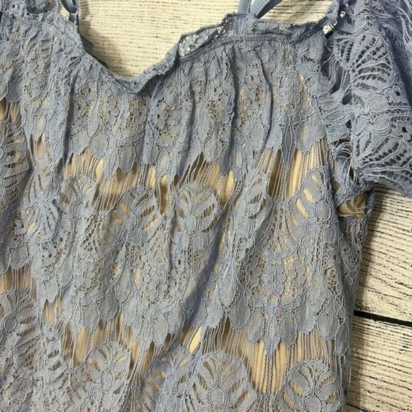 NWT Blue Rain Blue Lace Off-Shoulder Top Size M - Picture 2 of 4